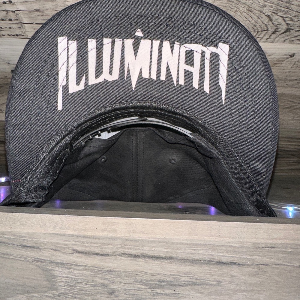 SnapBack - Picture 2 of 2